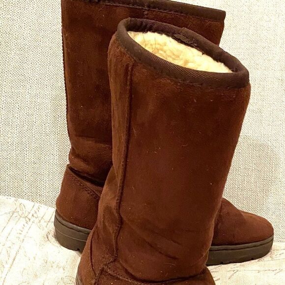 Journee Collection Women’s Boot Brown Color Mid Calf Suede Sherpa Lined  Size 7 - Picture 2 of 11